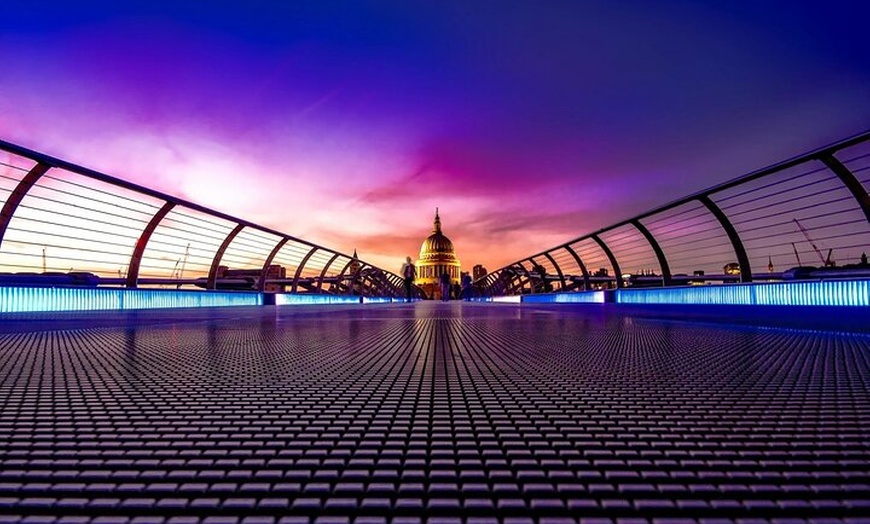 Image 9: Transfer to or from London Luton Airport to Central London