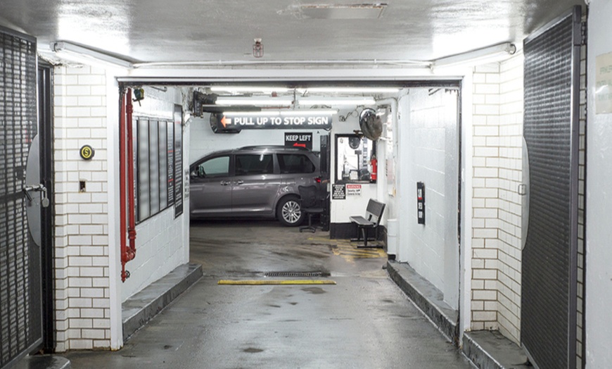 Image 3: Parking at iPark - 650 Parking Corp. Garage