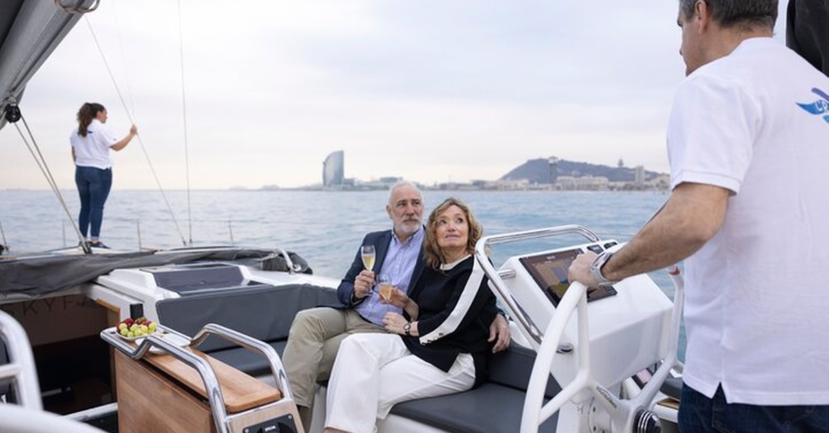 Experiencia de navegación en velero en Barcelona