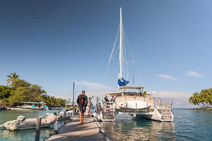 Afternoon Sail & Snorkel to the Captain Cook Monument
