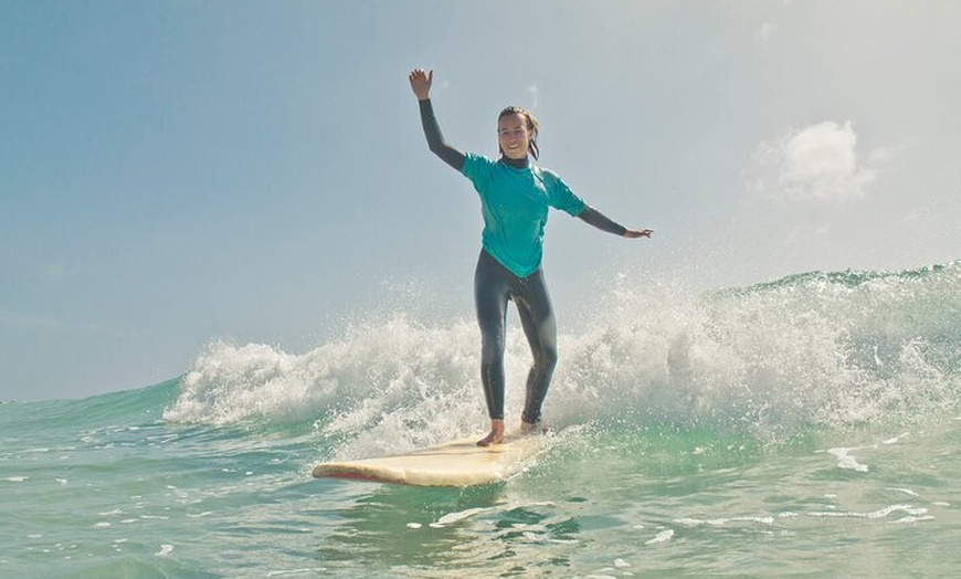 Image 8: Aprende a surfear en las interminables playas del sur de Fuerteventura