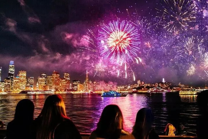 NYC July 4th Fireworks on a Luxury Yacht with Open Bar and Dinner