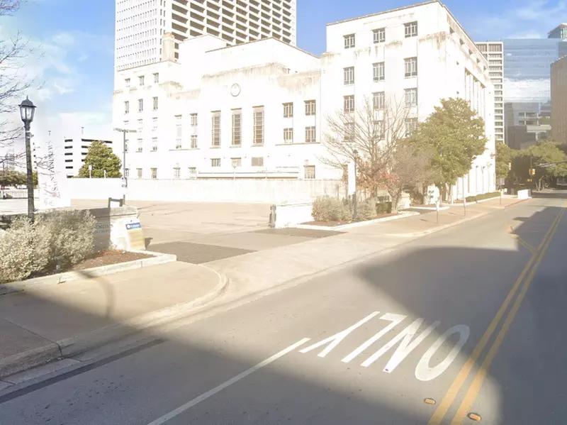 Parking at 914 Lamar St. Lot