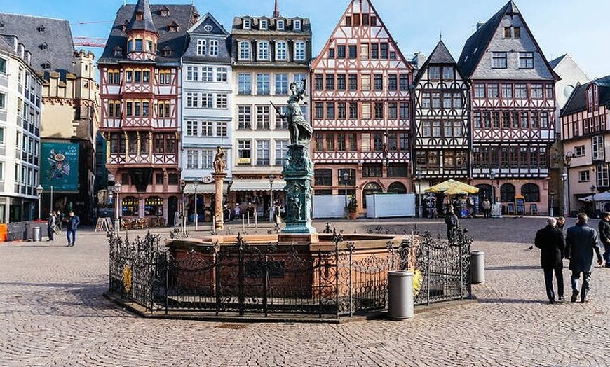 Image 2: 8-stündige private Stadtrundfahrt durch Frankfurt mit NordWestZentrum