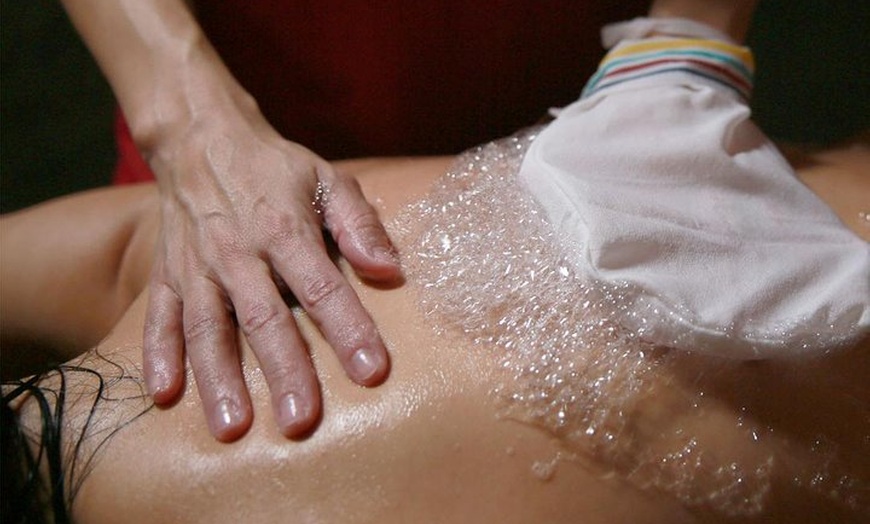 Image 3: Midra 30, Kessa tradicional y masaje en Hammam Al Ándalus.