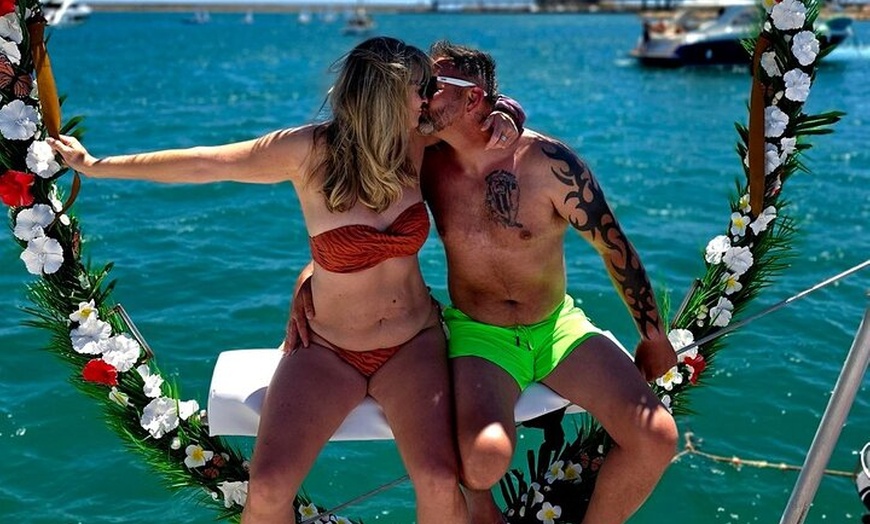 Image 8: Tour en barco por la fiesta del domingo pirata