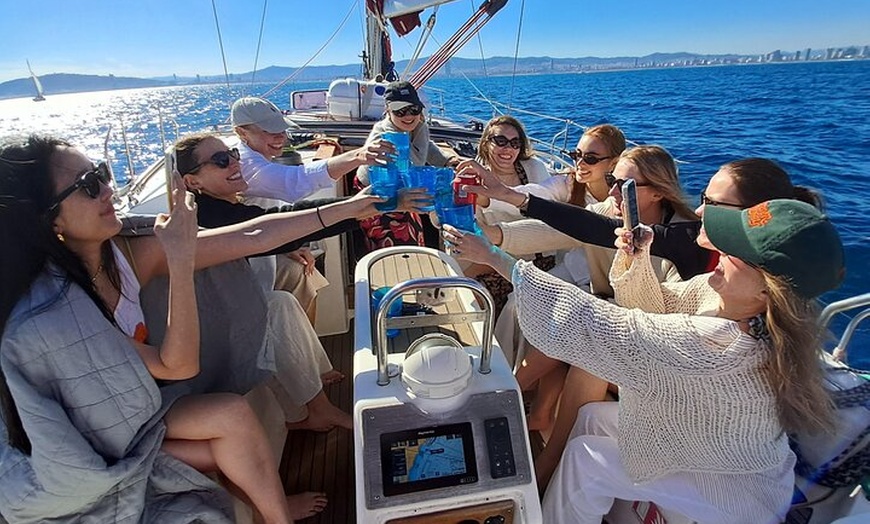 Image 7: Excursión en crucero con barra libre y aperitivos en Barcelona