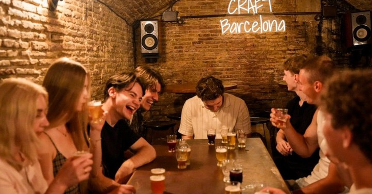 Degustación de cerveza con música y bebidas en vivo en Barcelona