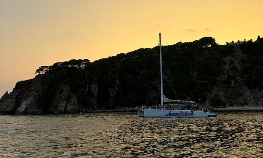 Image 11: Puesta de Sol desde LLoret de Mar con Dj y bebidas