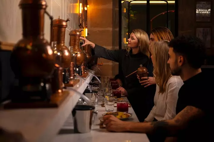 Atelier de Distillation de Gin à Paris en Français - Primary Image