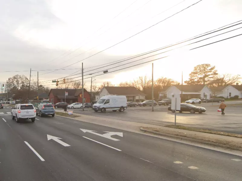 Parking at Earp's Lot - P784
