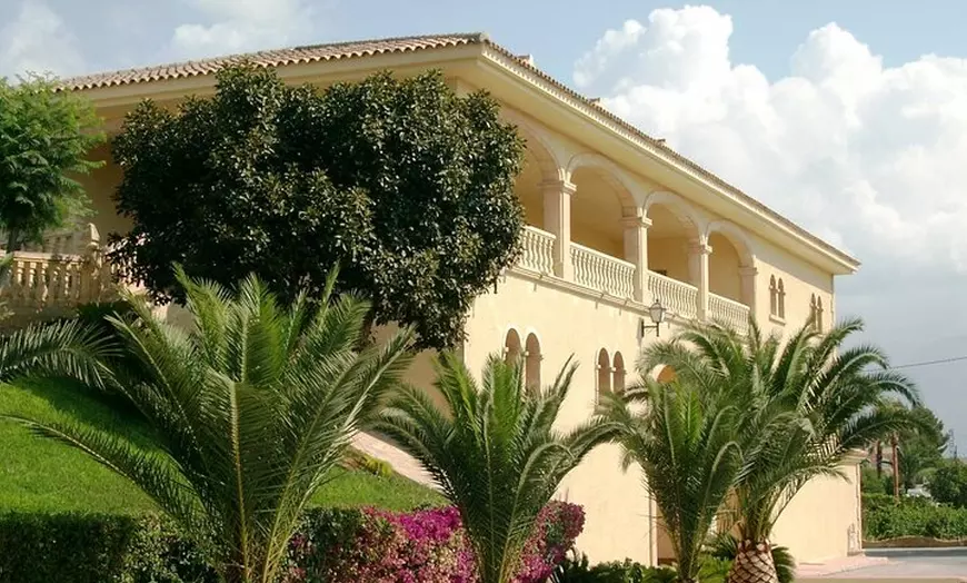 Image 4: Bodega Premium con 7 Catas y Castillo desde Alicante y Benidorm