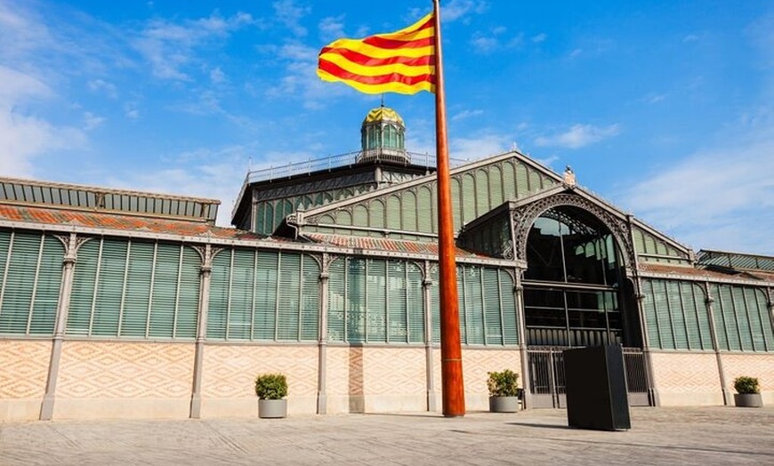 Image 2: Tour gótico y El Born en grupo pequeño por el casco antiguo de Barc...