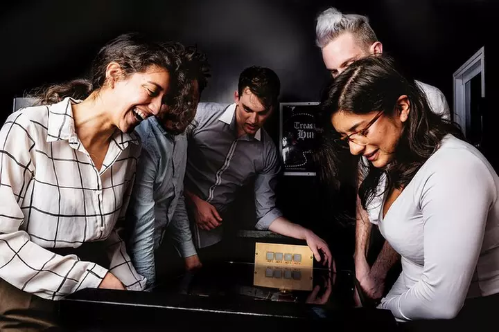 Bomb At Government House An Escape Hunt Adventure - Image 6