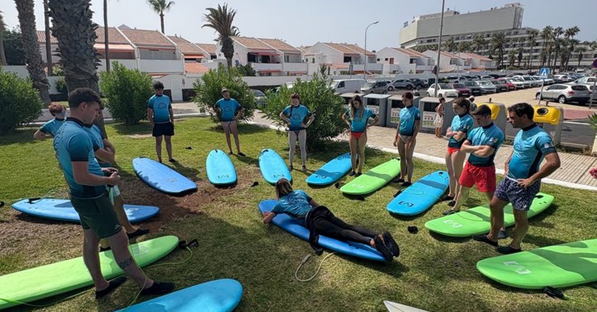 Clase de surf en Playa de las Américas, Tenerife