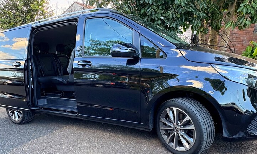 Image 3: Private Chauffeur Transfer from Sydney Airport to Sydney City