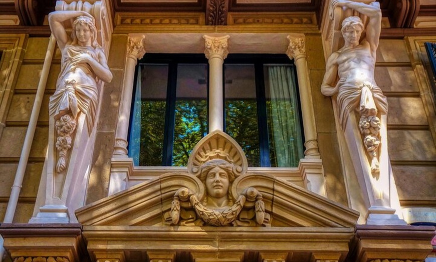 Image 3: Recorrido a Pie Histórico por Bilbao en Grupo Reducido