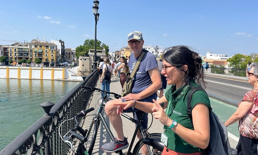 Image 7: Recorrido en bicicleta por Sevilla con alquiler de bicicleta de día...