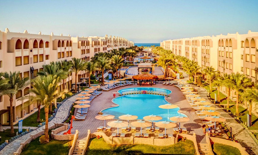 Image 2: ✈ EGYPTE | Hurghada - El Karma Beach Resort & Aqua Park 4* - Tout i...