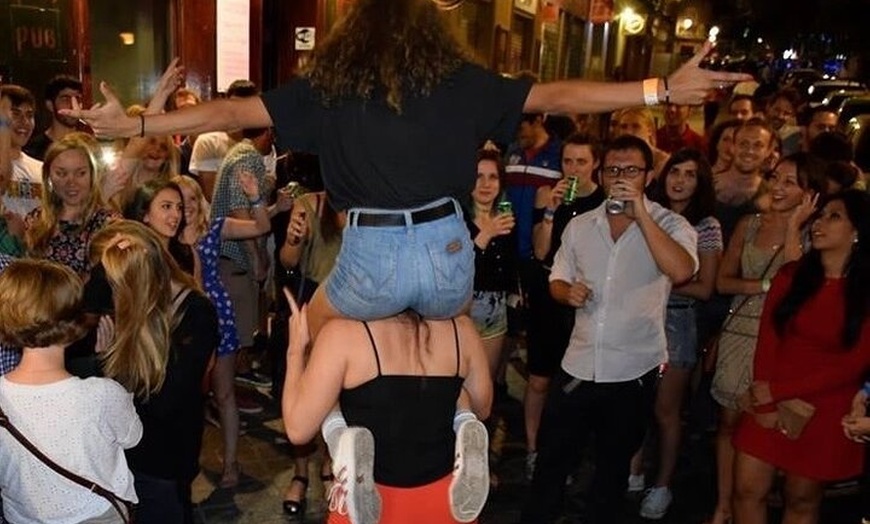 Image 42: Pubcrawl de Halloween en Madrid – Barra libre, chupitos y entrada V...