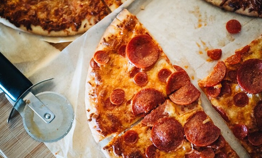 Image 4: London Pizza & Drinks Bus Experience