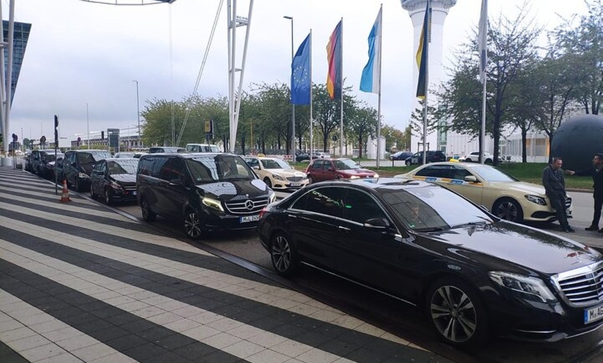 Image 5: München Privater Flughafentransfer mit klimatisiertem Fahrzeug