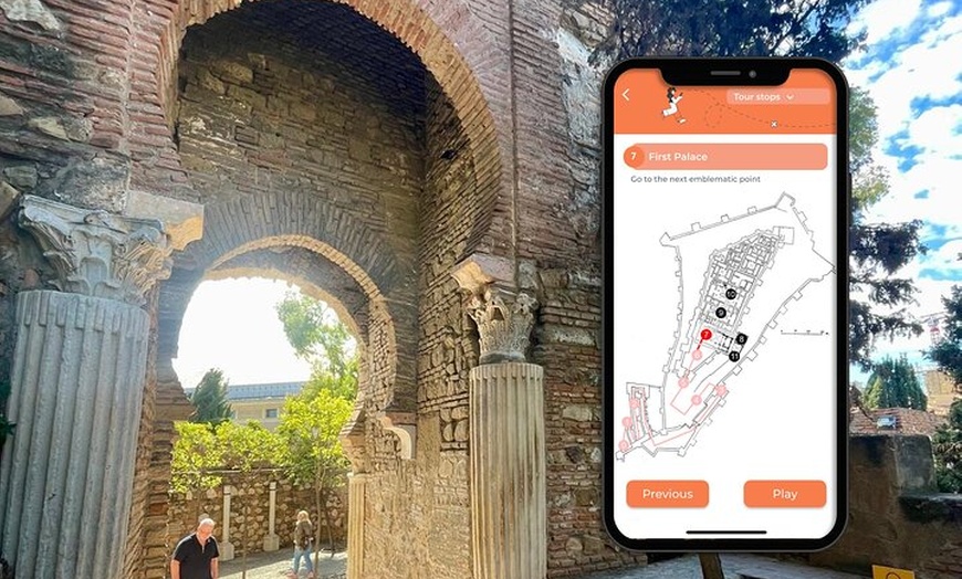 Image 2: Alcazaba Málaga: Tour Autoguiado creado por Guía Oficial