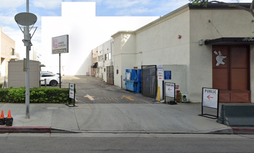 Image 3: Parking at 9471 Dayton Way Lot - Valet