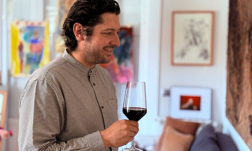 Image 16: Vinos y maravillas: Una cata española en una galería de arte privada