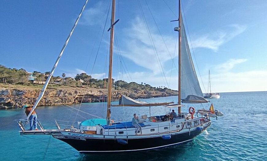 Image 13: Experiencia Gastronómica a Bordo de Velero Clásico en Palma