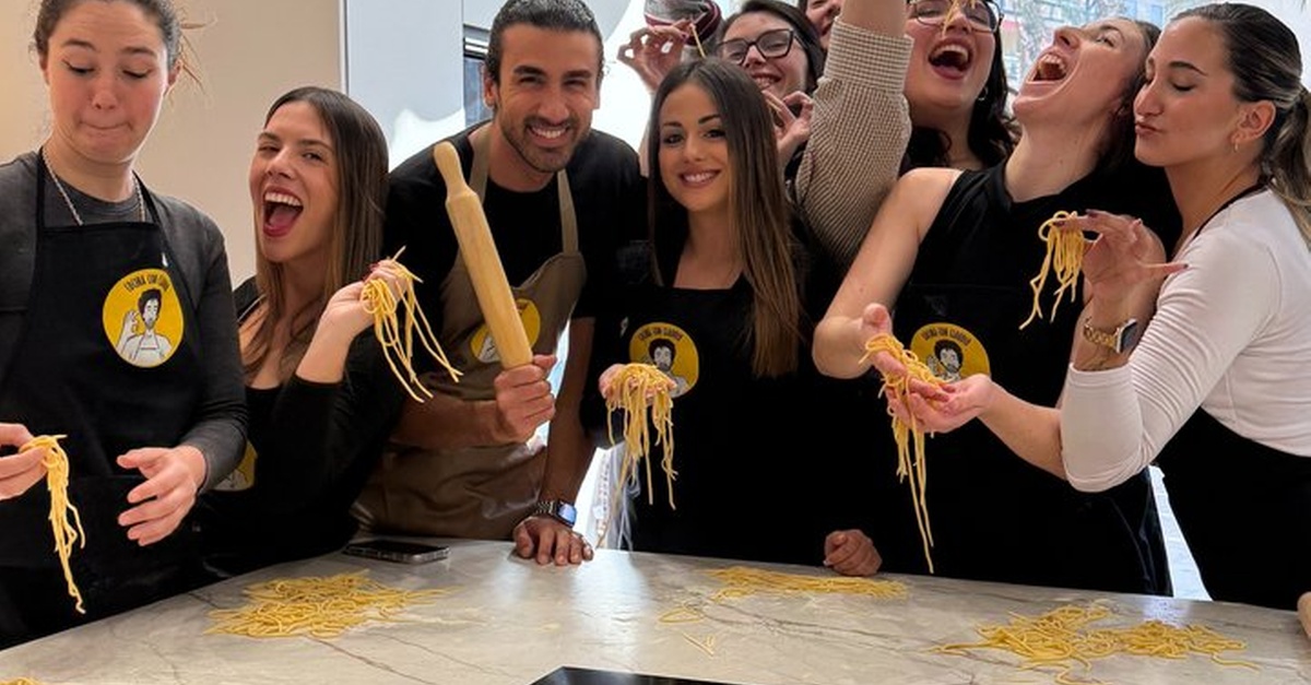 Clase de cocina de carbonara con chef italiano en Valencia