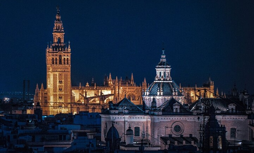 Image 6: Excursión privada de día completo a Sevilla con sesión de fotos gra...