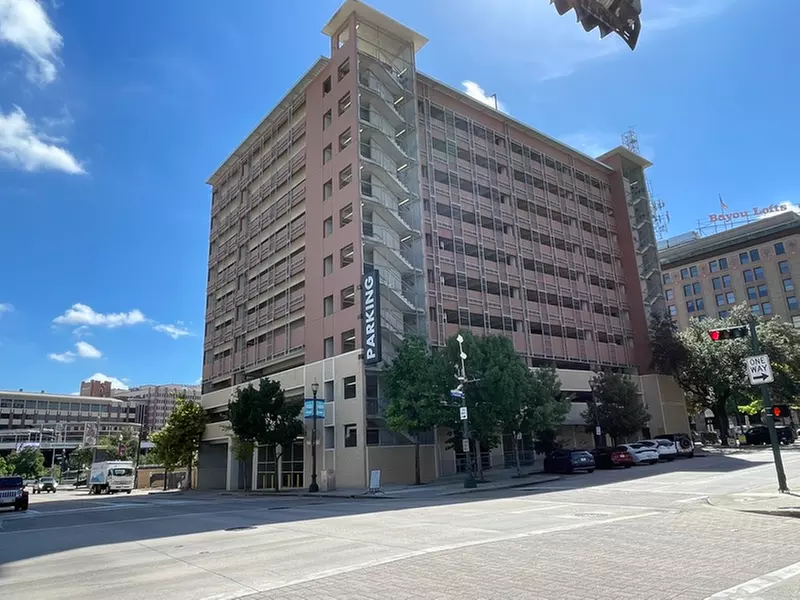 Parking at 805 Franklin St. Garage - Primary Image