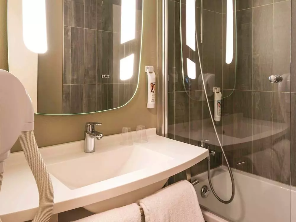 ✈ FRANKREICH | Paris - Ibis Paris Alesia Montparnasse 3*, 1 Nacht -...