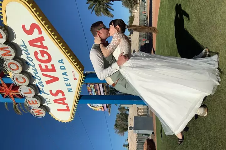 Get Married at the Fabulous Las Vegas Sign + Photos