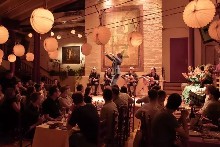 Noche Flamenca en Tablao de Carmen con Menú Degustación o Cena