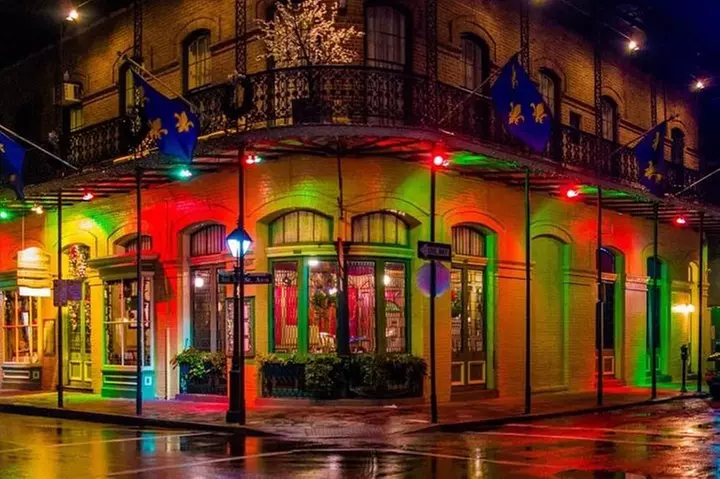 New Orleans Jingle Bells, Booze, History, Paranormal and Voodoo Walking Tour