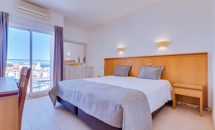 Image 9: ✈ ALGARVE | Albufeira - Vila Recife Hotel 3* - Piscine extérieure