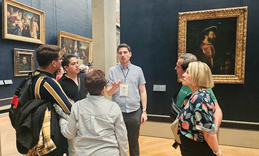 Image 1: Visite guidée espagnole en petit groupe du musée du Louvre