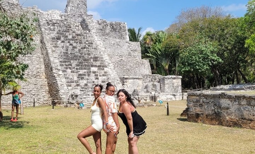 Image 5: Cancun City Sightseeing and Shopping Tour on a Double Decker bus