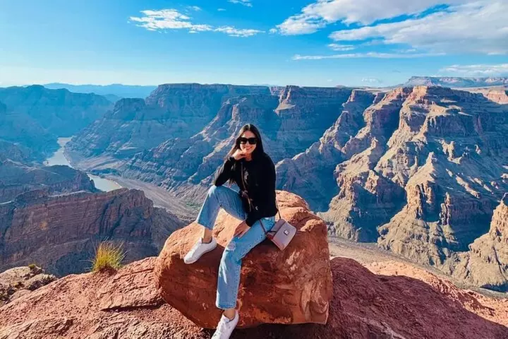 Las Vegas: Grand Canyon West Rim Bus Tour with Skywalk