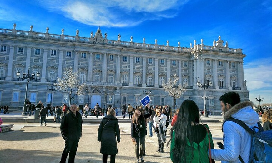 Image 7: Tour al Palacio Real de Madrid : Acceso prioritario con Guía Especi...