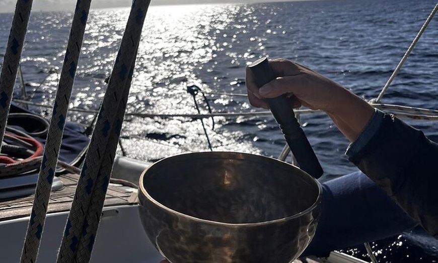 Image 8: Holistic Day Charter Paseo en Velero