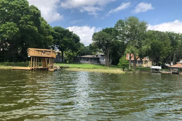 Pontoon Pub Crawl, 5 Lakeside Pubs and Restaurants Visit by Boat