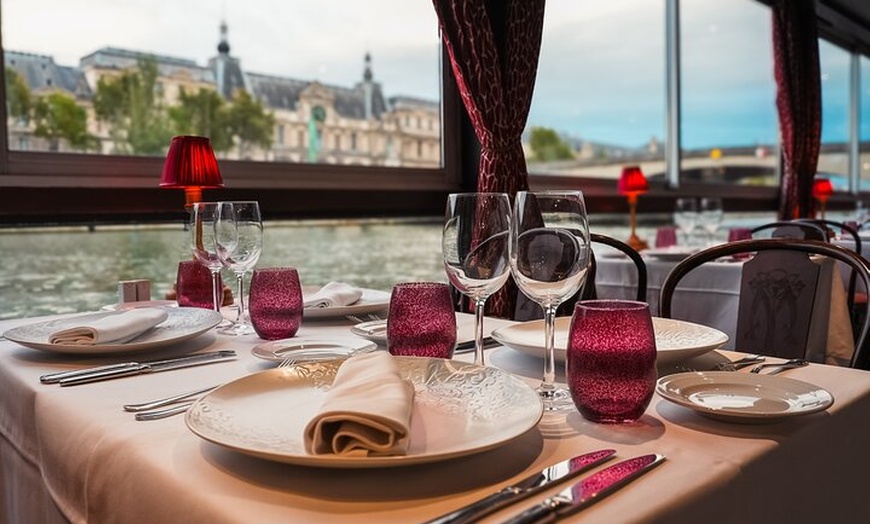 Image 12: Dîner croisière Paris Seine par Maxim's avec Champagne & Musique