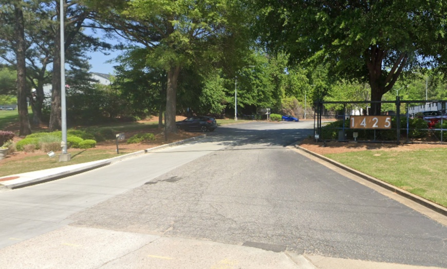 Image 2: Parking at Lumberyard Lofts Lot