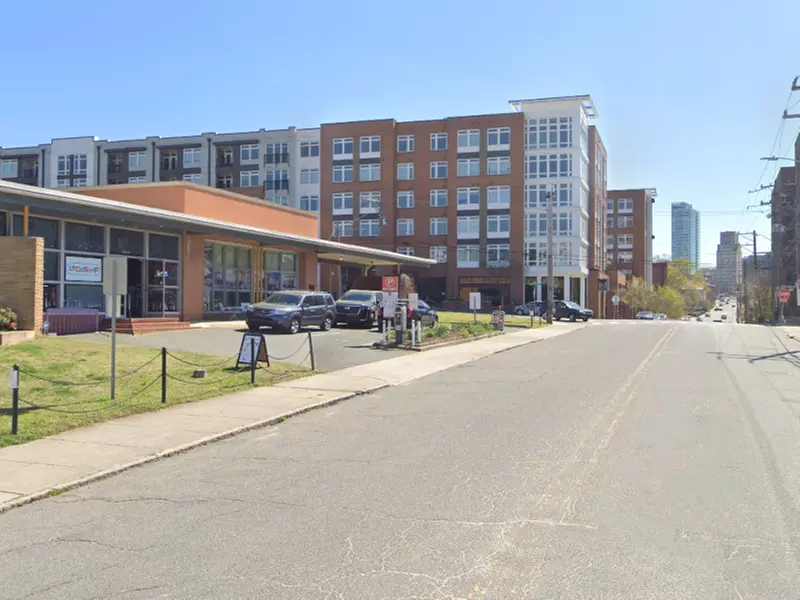 Parking at 600 Foster St. Lot