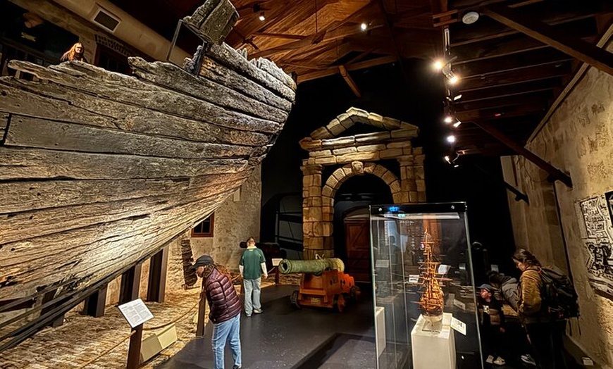 Image 16: Perth Wide Sightseeing