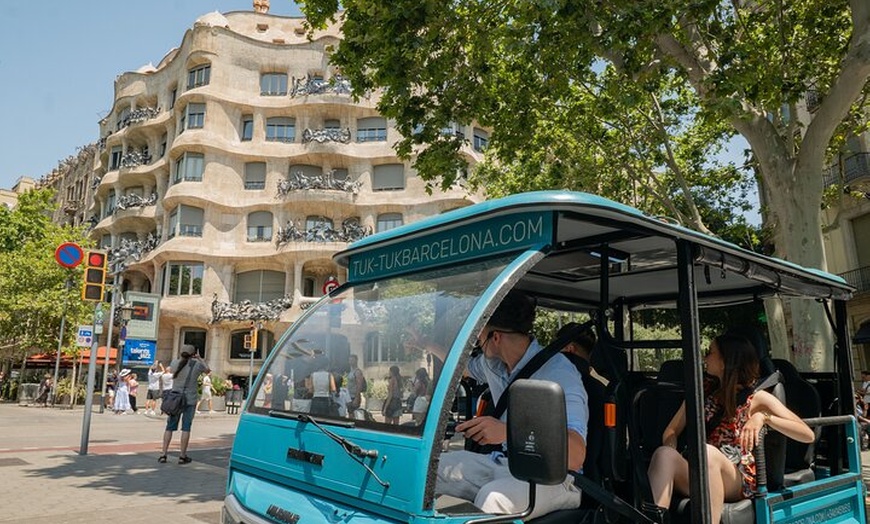Image 4: Tour privado de 2 horas por Barcelona Tuk-Tuk