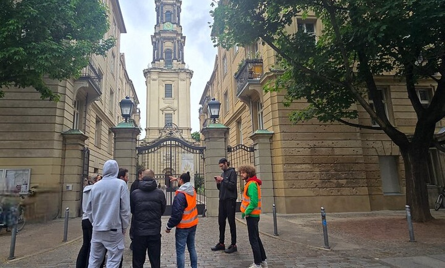 Image 46: Berlin VIP TOUR - Private Bus Tour inklusive Chauffeur und Guide